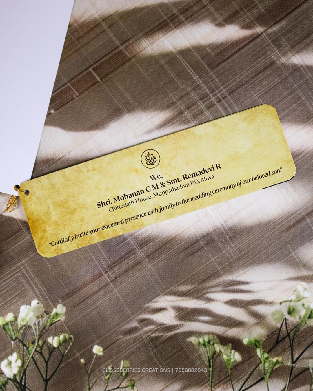 Traditional Vintage Thaaliyola Wedding Invitation Card with Golden Tie – English | Top Selling - Image 2